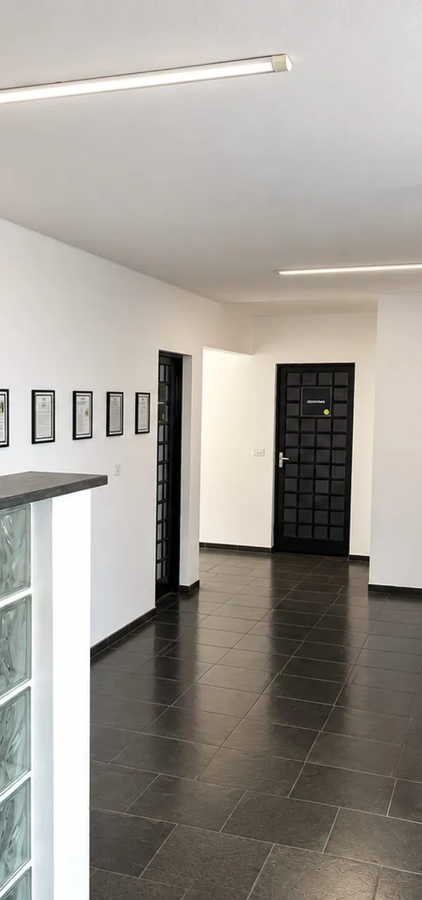 Corredor e salas do escritório da Vanitelli
