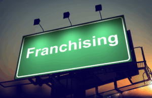 COMO FUNCIONA O FRANCHISING DE VERDADE EM 2025?
